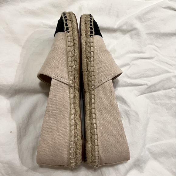 Tory Burch
COLOR BLOCK FLAT ESPADRILLE size 7 - Picture 2 of 5